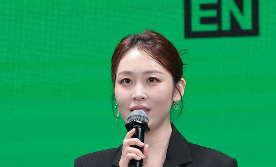 신아영, 엔하이픈 컴백 기자회견 MC