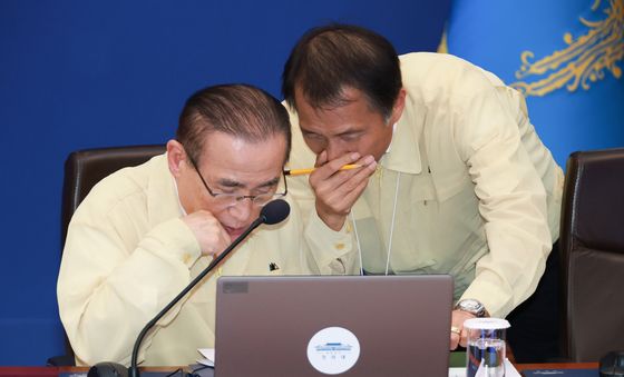 송기호 3차장과 대화하는 위성락 안보실장