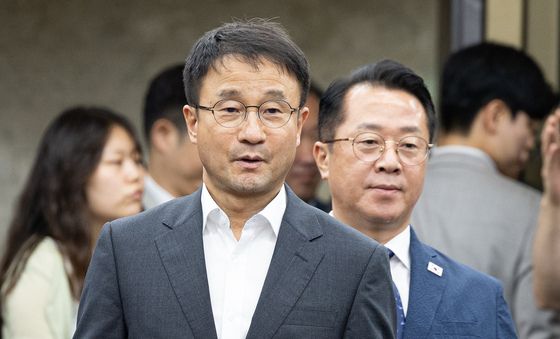 의총 참석하는 한병도 민주당 원내대표
