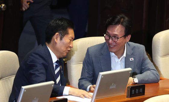 본회의 대화하는 김민석·정청래