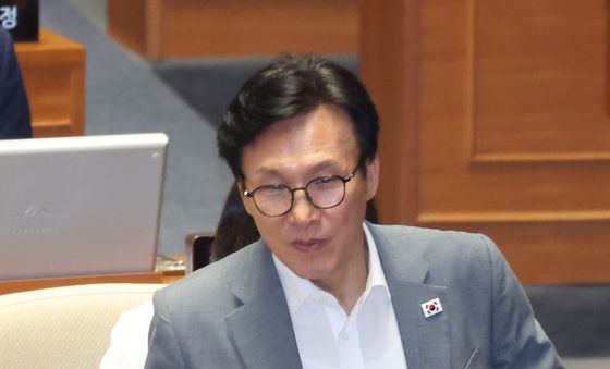 이준석 자리 지나가는 김민석