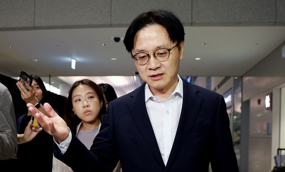귀국하는 김정관 장관