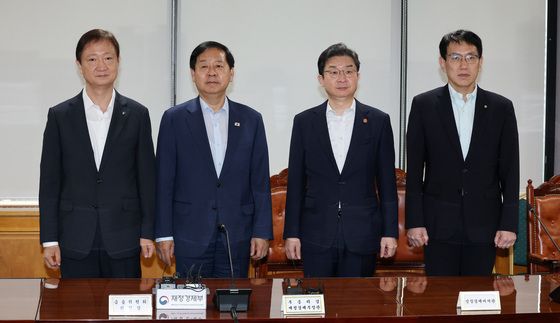 시장상황점검회의 위해 한자리에 모인 경제수장들