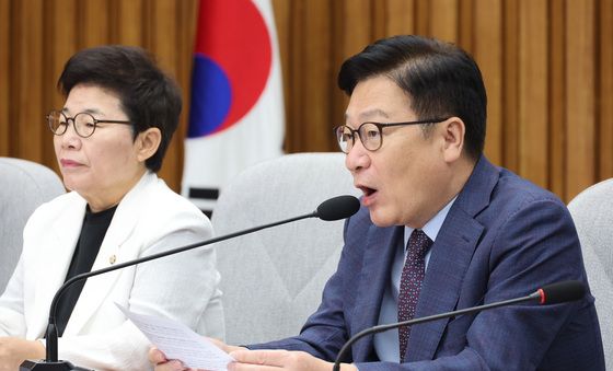 원내대책회의 모두발언하는 정점식