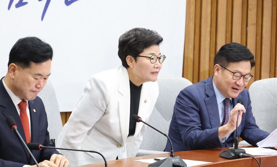 첫 원내대책회의 참석한 임이자
