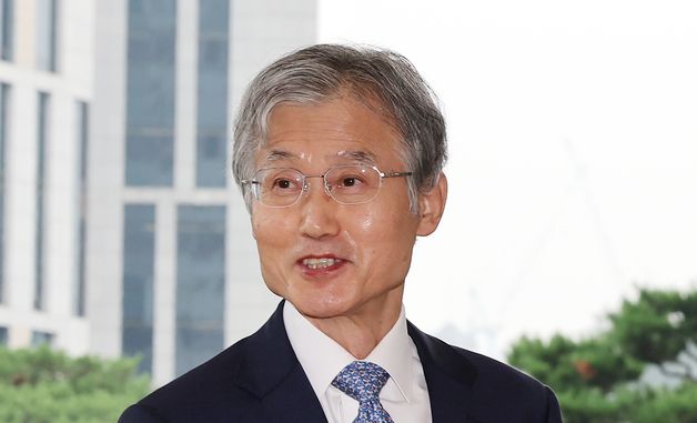 출근하는 조희대 대법원장