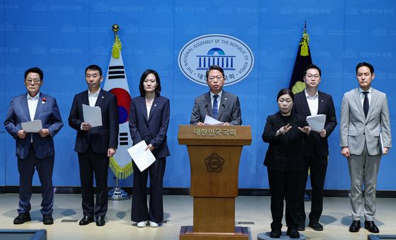 법사위 범여권 위원들, 조희대 대법원장 사퇴 촉구 기자회견