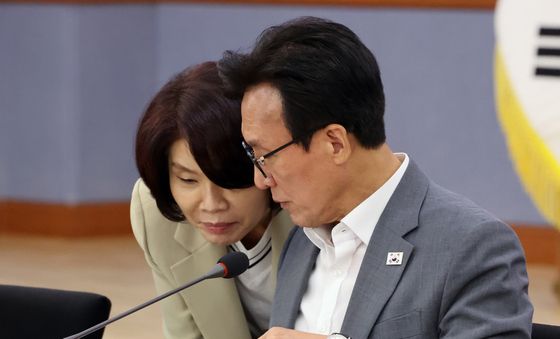 대화 나누는 김민석·한정애