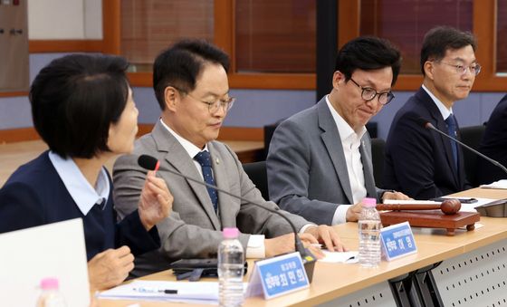 최민희 최고위원 발언 듣는 김민석 대표