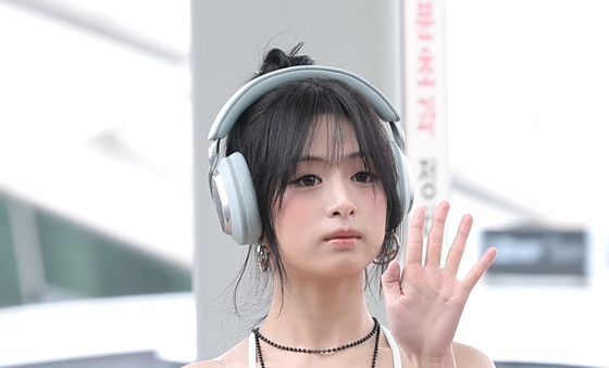 베이비몬스터 아현, 인형의 인사