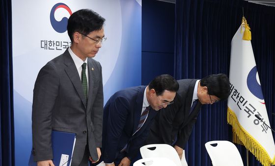 브리핑 마친 박홍근 기획예산처 장관·최교진 교육부 장관