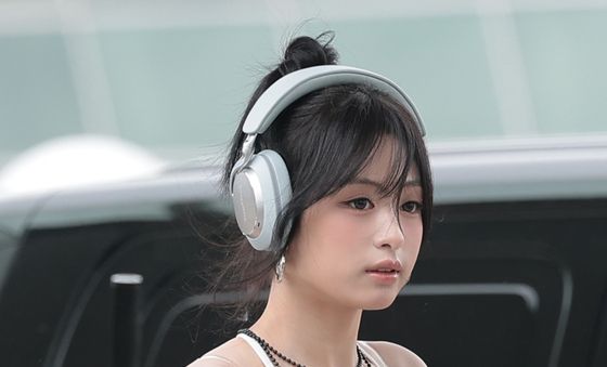 아현, 댄스로 다져진 섹시 복근