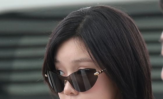 파리타, 선글라스 너머 맑은 눈빛