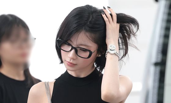 아사, 공항패션은 핫팬츠