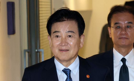 6대종단 간담회 참석하는 정동영 장관