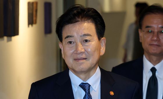 6대종단 수장단 간담회 참석하는 정동영 장관