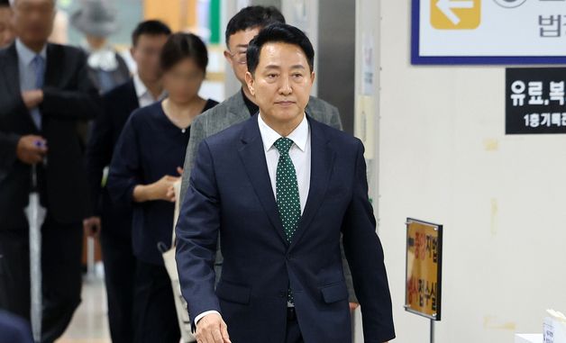'정치자금법위반 혐의' 항소심 첫 공판 출석하는 오세훈 시장