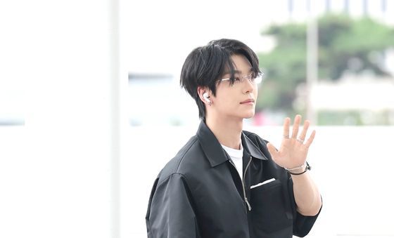 씬롱, 젠틀맨의 손 인사