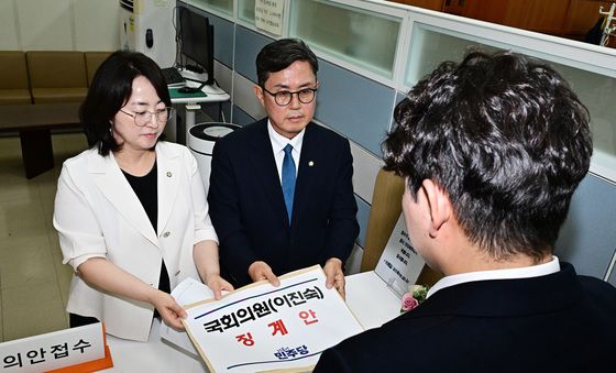 더불어민주당, 이진숙 징계안 제출