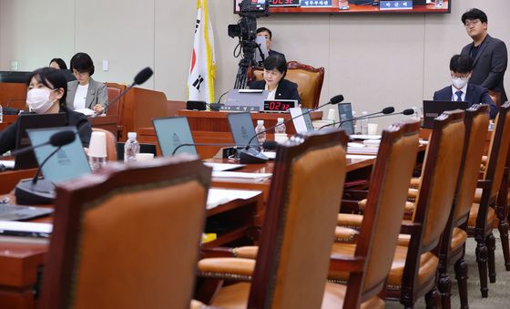 '조희대 증인 출석 의결' 퇴장한 국민의힘