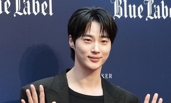 변우석 '불금' 한남동 포착
