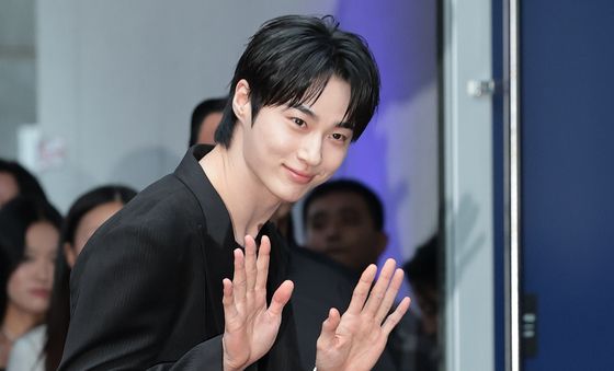변우석, 심장 쿵쾅쿵쾅 미소
