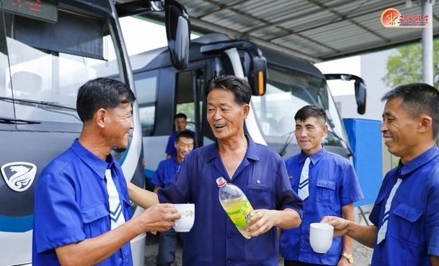 北 문수축전지버스사업소…"인민 위한 헌신적 복무"