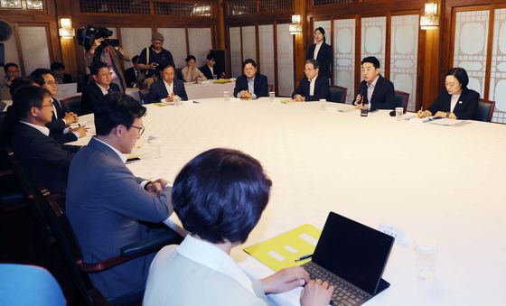 고위당정협의회 발언하는 강훈식 비서실장