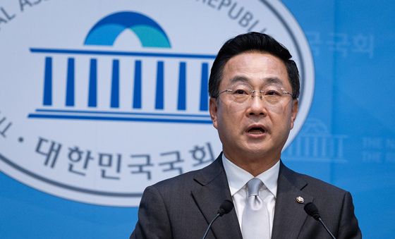 제10차 고위당정협의회 결과 브리핑하는 박성준 민주당 수석대변인