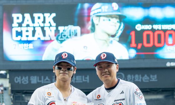 1000안타 축하받는 박찬호