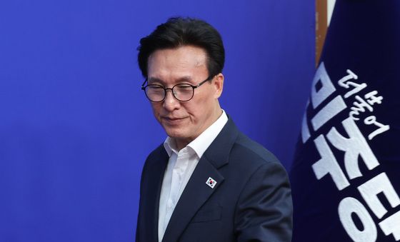 회의 참석하는 김민석 대표