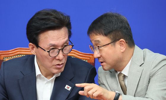 대화하는 김민석·한병도
