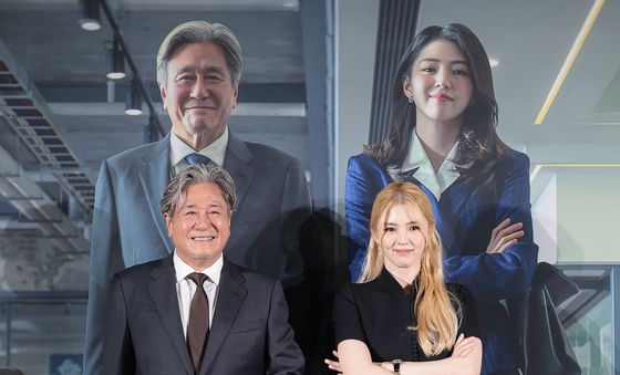 '인턴' 최민식과 한소희