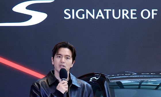 애스턴마틴 브랜드 극찬하는 이진욱 배우