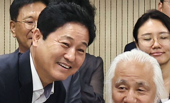 손 맞잡은 전장연·민주당 서울시당