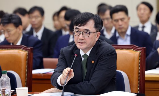 답변하는 임기근 국무조정실장
