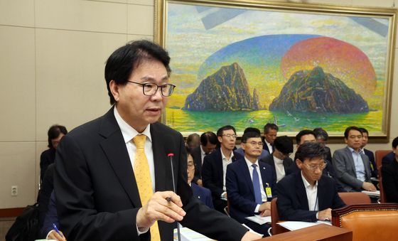 의원 질의에 답하는 이한주 경인사연 이사장
