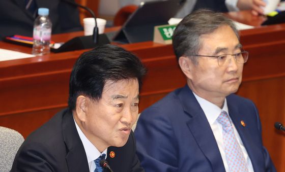예결위 답변하는 정동영 장관