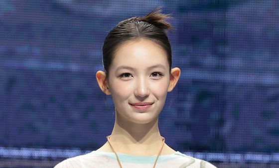 이하늬, 튜이드로 데뷔