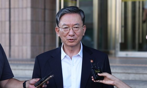 퇴근하는 '사의 수리' 정성호 장관