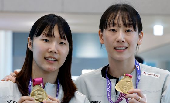 31년 만에 여자복식 정상에 선 이소희·백하나