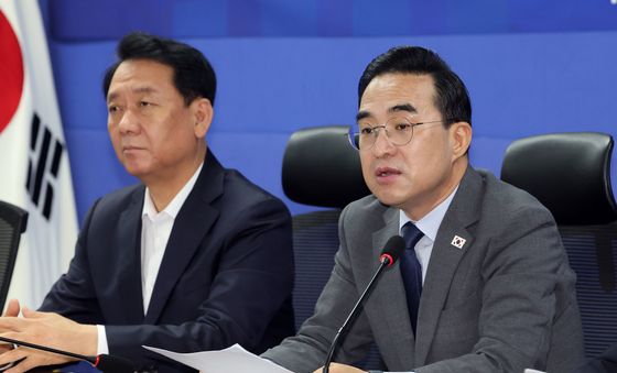 인사말하는 박홍근 장관