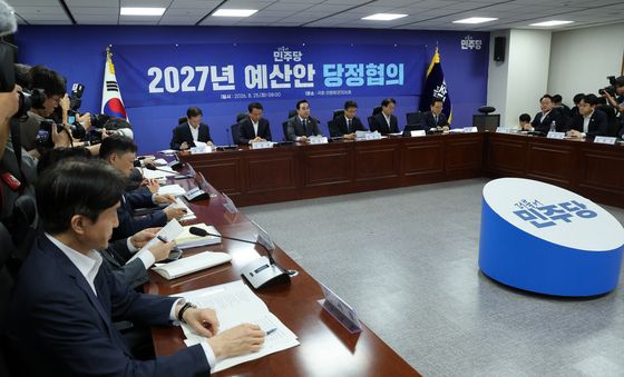 인사말하는 박홍근 장관