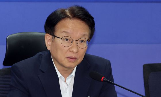 인사말하는 권칠승 정책위의장