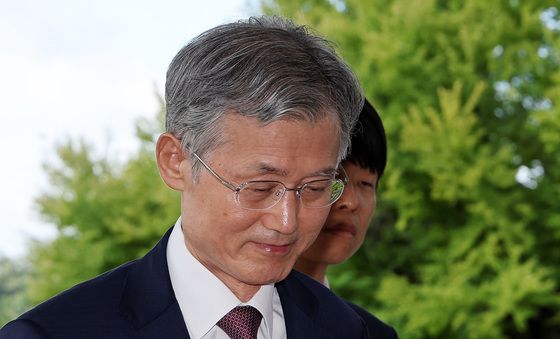 질문에는 침묵…출근하는 조희대 대법원장