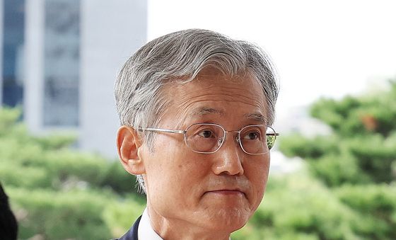 출근하는 조희대