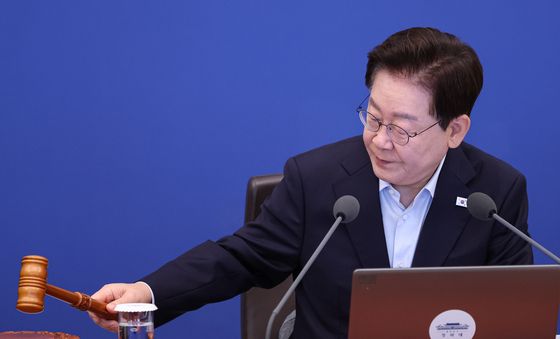 의사봉 두드리는 이재명 대통령