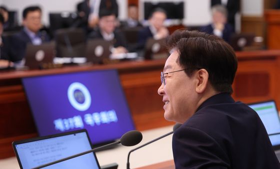 미소 짓는 이재명 대통령