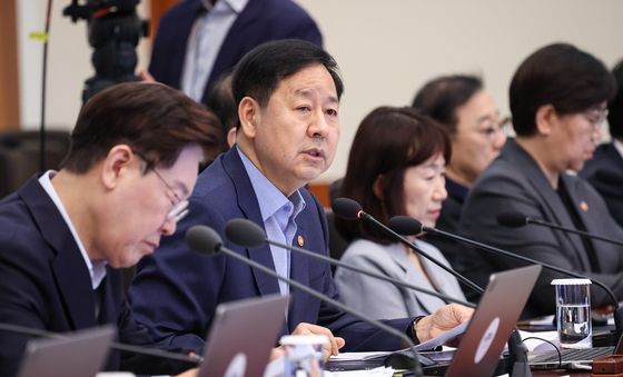 보고하는 구윤철 부총리