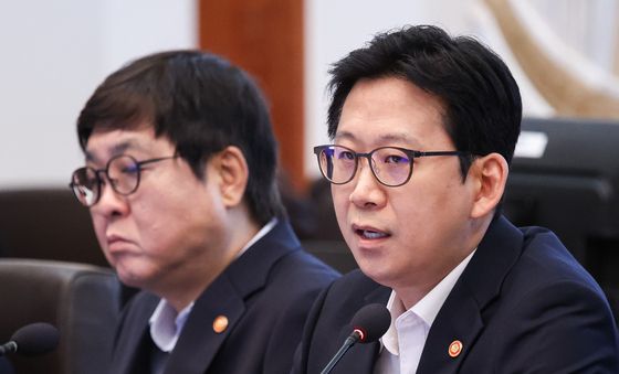 보고하는 배경훈 부총리